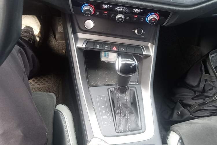Used Audi Q3 2019 35 TFSI Fashion Dynamic Model Gear Lever