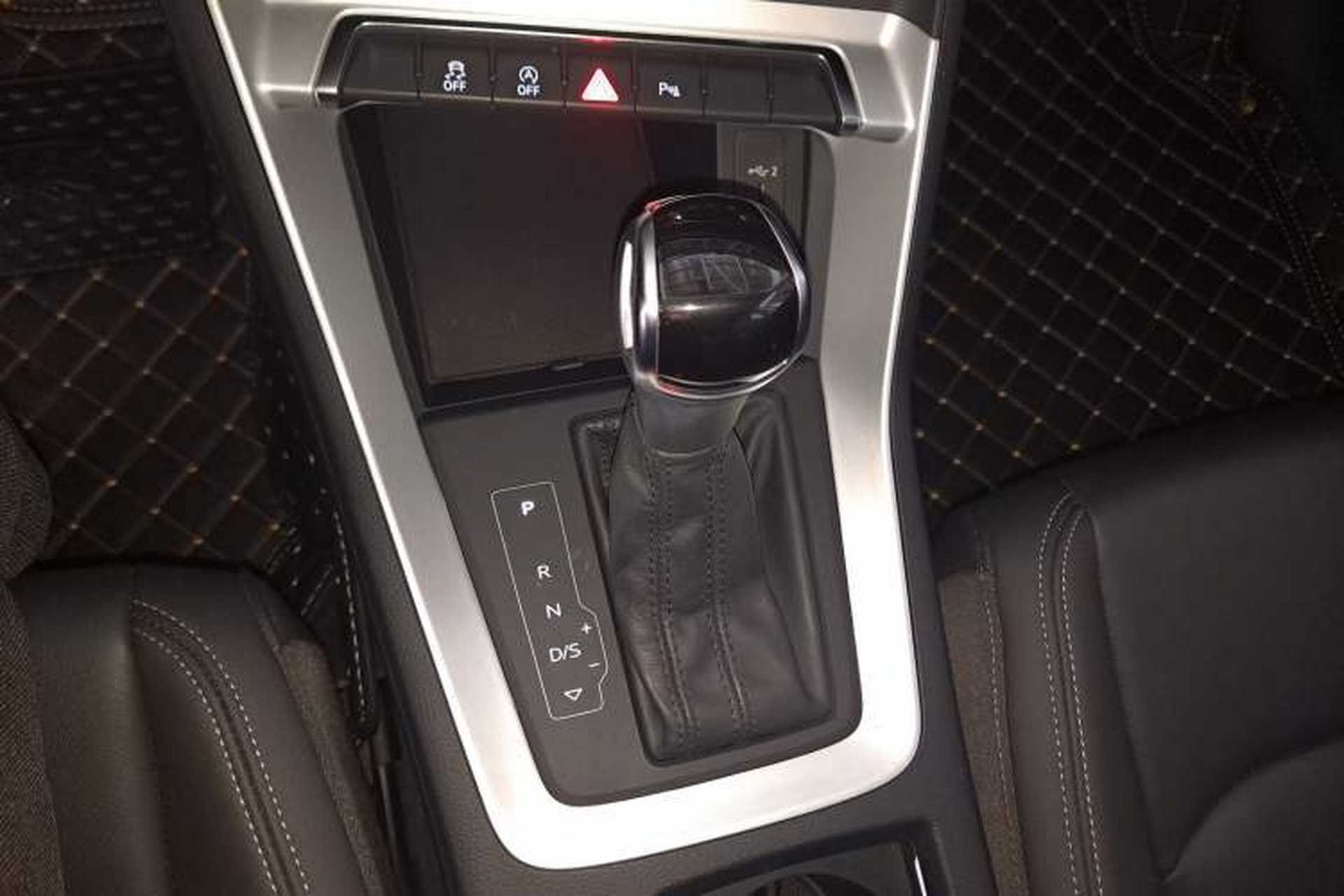 Used Audi Q3 2019 35 TFSI Advanced Style Edition Gear Lever