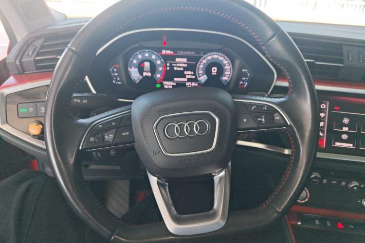 Used Audi Q3 2019 35 TFSI Fashion Dynamic Model Steering Wheel