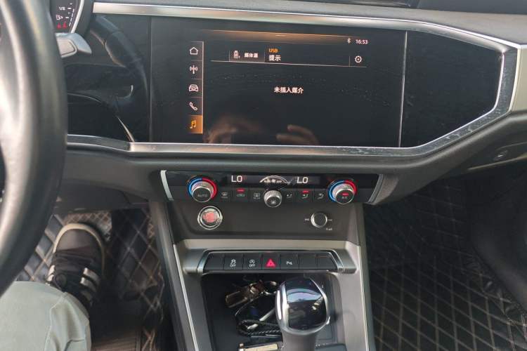 Used Audi Q3 2019 35 TFSI Advanced Dynamic Edition Audio And AC Panel