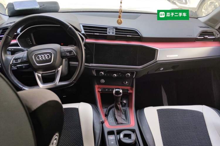 Used Audi Q3 2019 35 TFSI Fashion Dynamic Model Center Console