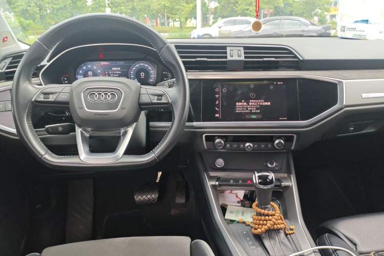 Used Audi Q3 2019 35 TFSI Fashion Dynamic Model Center Console