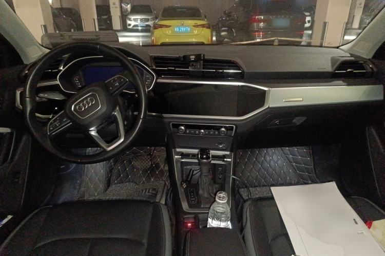 Used Audi Q3 2019 35 TFSI Advanced Style Edition Center Console