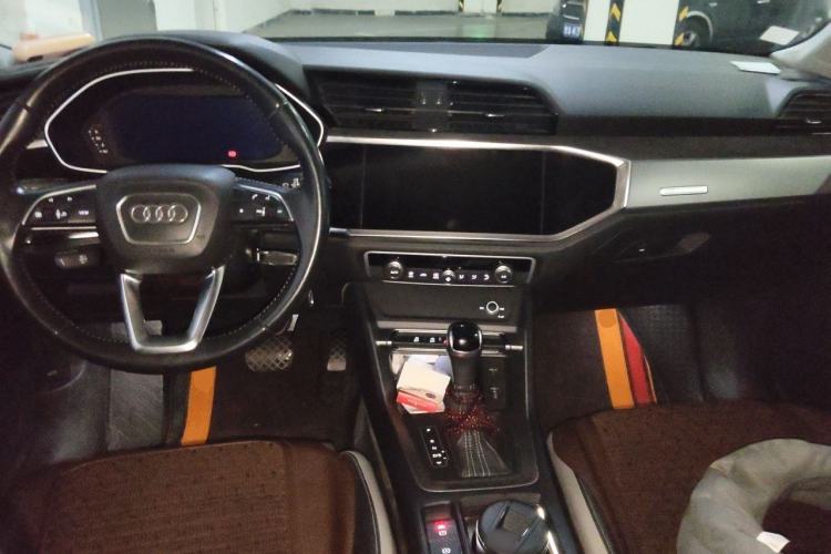 Used Audi Q3 2019 35 TFSI Fashionable and Elegant Model Center Console