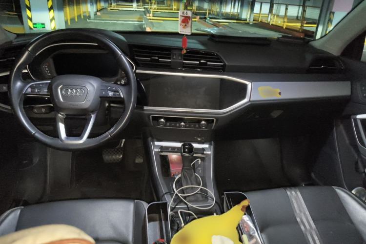Used Audi Q3 2019 35 TFSI Advanced Style Edition Center Console
