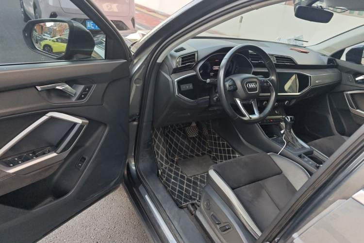 Used Audi Q3 2019 35 TFSI Advanced Dynamic Edition Driver Seat