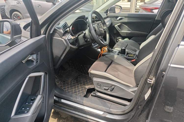 Used Audi Q3 2019 35 TFSI Advanced Dynamic Edition Driver Seat