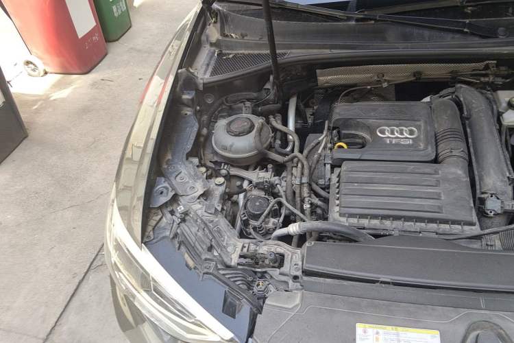 Used Audi Q3 2019 35 TFSI Fashion Dynamic Model Engine Bay Right