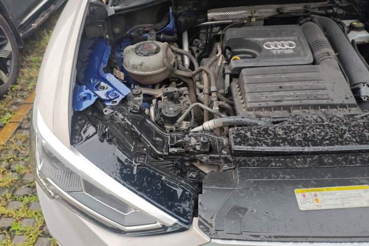 Used Audi Q3 2019 35 TFSI Fashion Dynamic Model Engine Bay Right