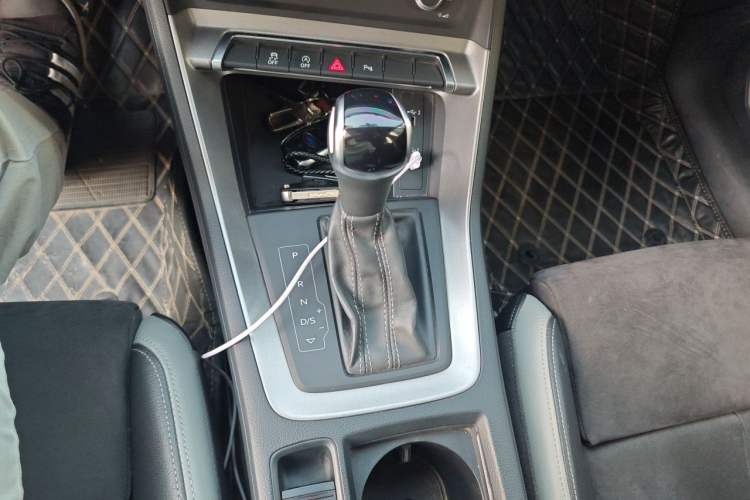 Used Audi Q3 2019 35 TFSI Advanced Dynamic Edition Gear Lever