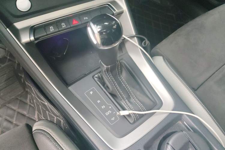 Used Audi Q3 2019 40 TFSI Fashion Dynamic Model Gear Lever