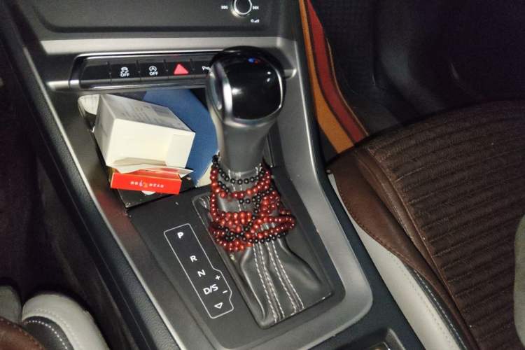 Used Audi Q3 2019 35 TFSI Fashionable and Elegant Model Gear Lever