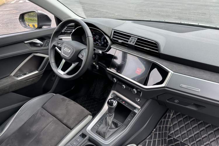 Used Audi Q3 2019 35 TFSI Advanced Dynamic Edition Interior 10