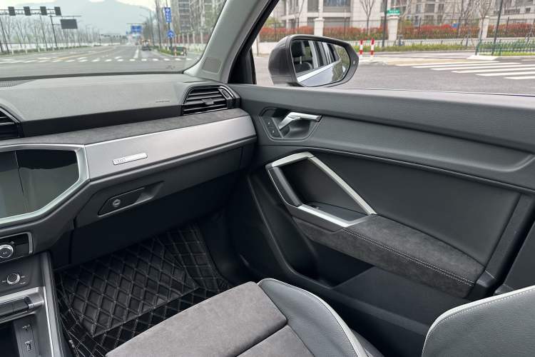 Used Audi Q3 2019 35 TFSI Advanced Dynamic Edition Interior 11
