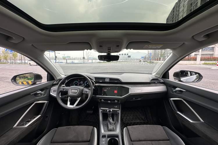 Used Audi Q3 2019 35 TFSI Advanced Dynamic Edition Interior 2