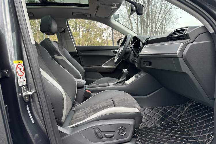 Used Audi Q3 2019 35 TFSI Advanced Dynamic Edition Interior 4