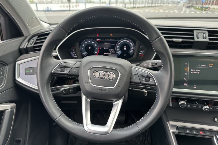 Used Audi Q3 2019 35 TFSI Advanced Dynamic Edition Interior 7