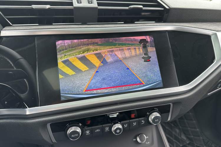 Used Audi Q3 2019 35 TFSI Advanced Dynamic Edition Interior 8