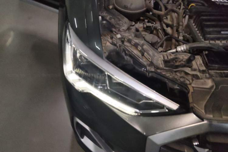 Used Audi Q3 2019 35 TFSI Fashionable and Elegant Model Right Front Headlight