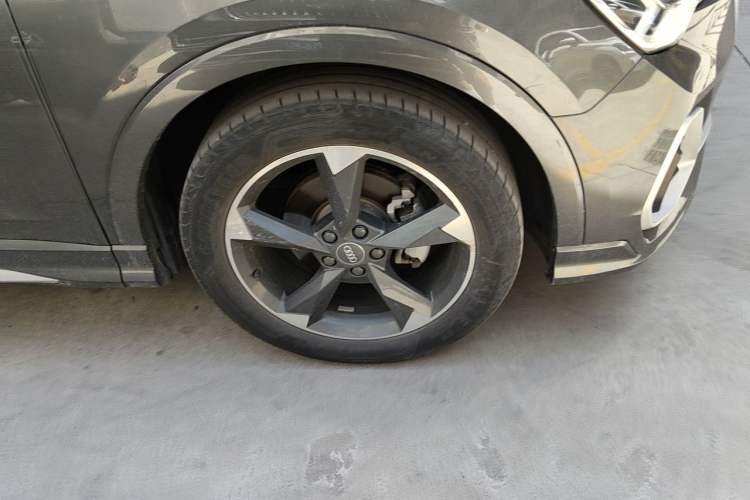 Used Audi Q3 2019 35 TFSI Fashion Dynamic Model Right Front Wheel Hub