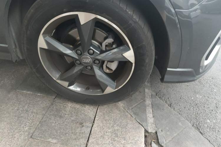 Used Audi Q3 2019 40 TFSI Fashion Dynamic Model Right Front Wheel Hub