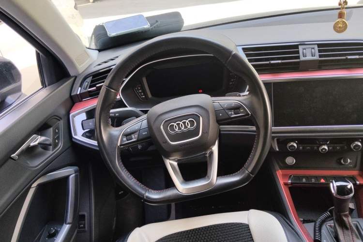 Used Audi Q3 2019 35 TFSI Fashion Dynamic Model Steering Wheel