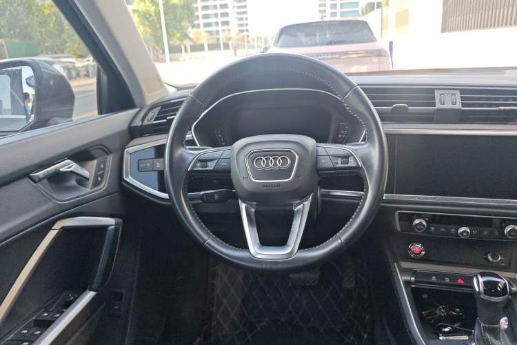 Used Audi Q3 2019 35 TFSI Advanced Dynamic Edition Steering Wheel