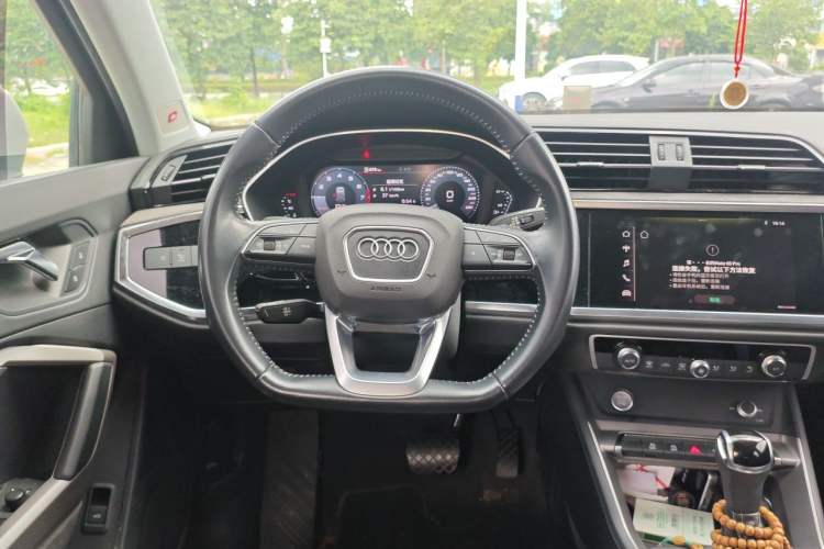 Used Audi Q3 2019 35 TFSI Fashion Dynamic Model Steering Wheel