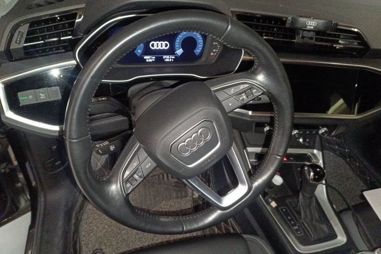 Used Audi Q3 2019 35 TFSI Advanced Style Edition Steering Wheel