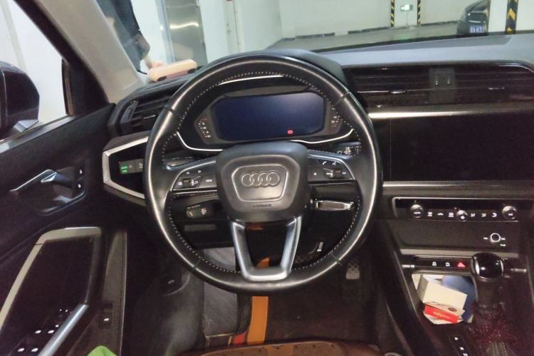 Used Audi Q3 2019 35 TFSI Fashionable and Elegant Model Steering Wheel