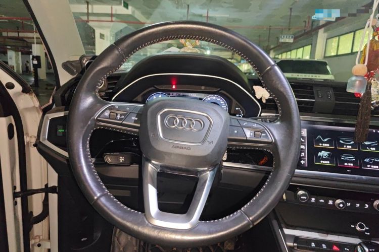Used Audi Q3 2019 35 TFSI Advanced Dynamic Edition Steering Wheel