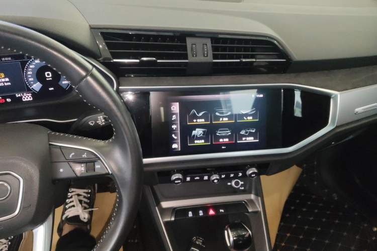 Used Audi Q3 2019 35 TFSI Advanced Dynamic Edition Audio And AC Panel