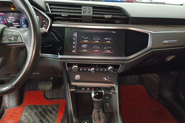 Used Audi Q3 2019 35 TFSI Fashion Dynamic Model Audio And AC Panel