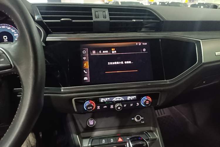 Used Audi Q3 2019 35 TFSI Fashion Dynamic Model Audio And AC Panel