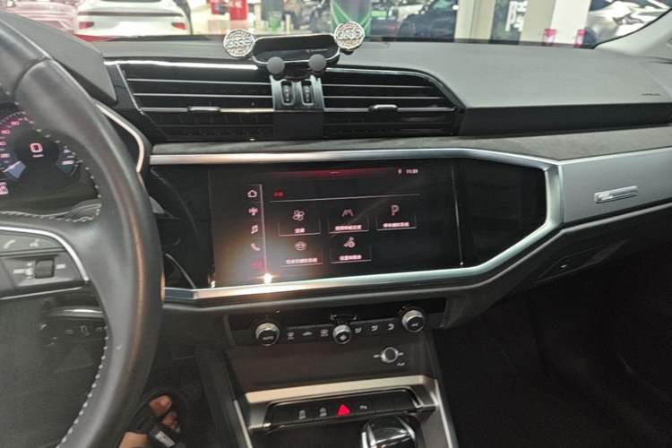 Used Audi Q3 2019 35 TFSI Advanced Dynamic Edition Audio And AC Panel