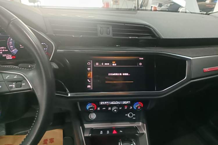Used Audi Q3 2019 40 TFSI Fashion Dynamic Model Audio And AC Panel