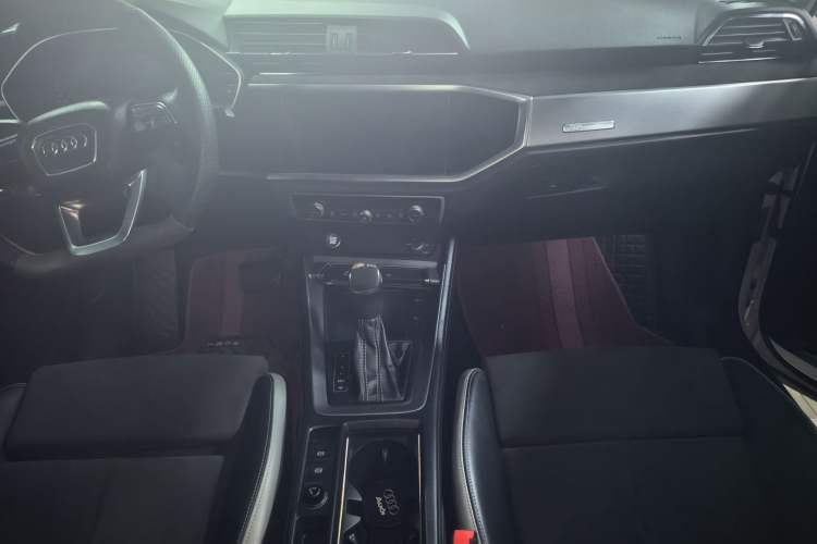 Used Audi Q3 2019 35 TFSI Fashion Dynamic Model Audio And AC Panel