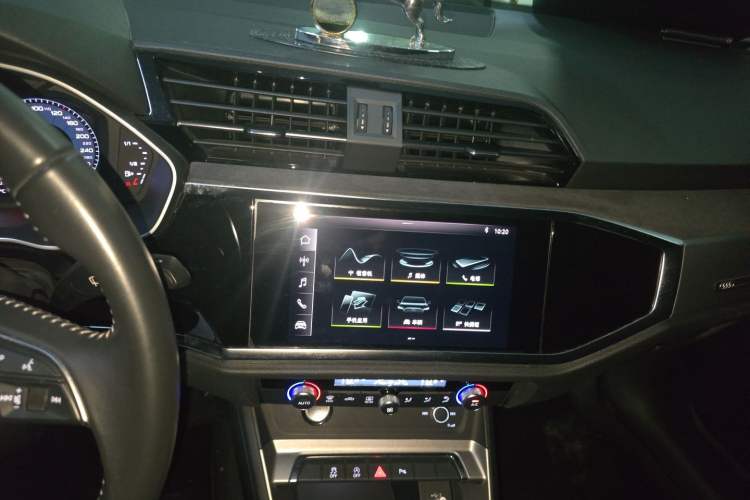 Used Audi Q3 2019 35 TFSI Advanced Dynamic Edition Audio And AC Panel