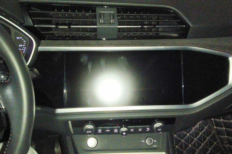 Used Audi Q3 2019 35 TFSI Fashion Dynamic Model Audio And AC Panel