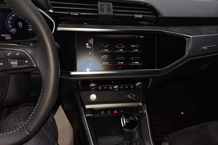 Used Audi Q3 2019 35 TFSI Fashion Dynamic Model Audio And AC Panel