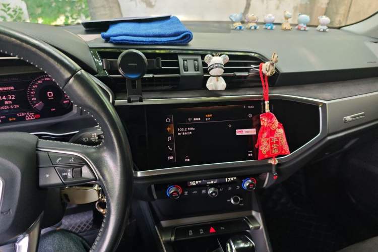 Used Audi Q3 2019 35 TFSI Advanced Dynamic Edition Audio And AC Panel