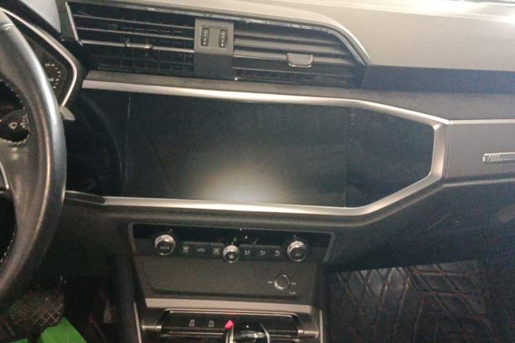 Used Audi Q3 2019 35 TFSI Advanced Dynamic Edition Audio And AC Panel