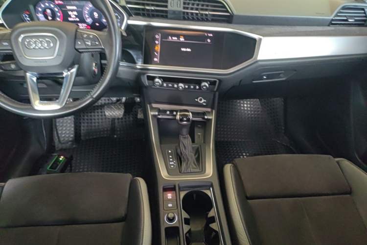 Used Audi Q3 2019 35 TFSI Advanced Dynamic Edition Audio And AC Panel