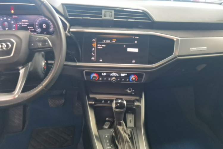 Used Audi Q3 2019 35 TFSI Advanced Dynamic Edition Audio And AC Panel