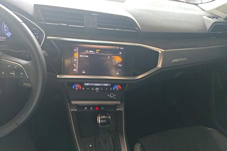 Used Audi Q3 2019 35 TFSI Advanced Dynamic Edition Audio And AC Panel