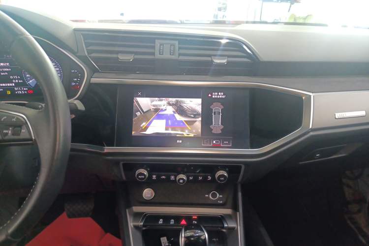 Used Audi Q3 2019 35 TFSI Fashion Dynamic Model Audio And AC Panel