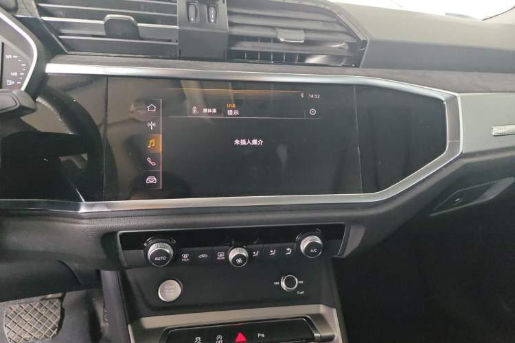Used Audi Q3 2019 35 TFSI Fashion Dynamic Model Audio And AC Panel