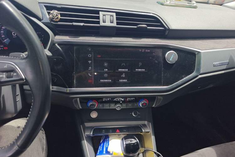 Used Audi Q3 2019 35 TFSI Fashion Dynamic Model Audio And AC Panel