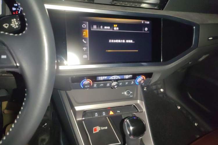 Used Audi Q3 2019 35 TFSI Advanced Dynamic Edition Audio And AC Panel