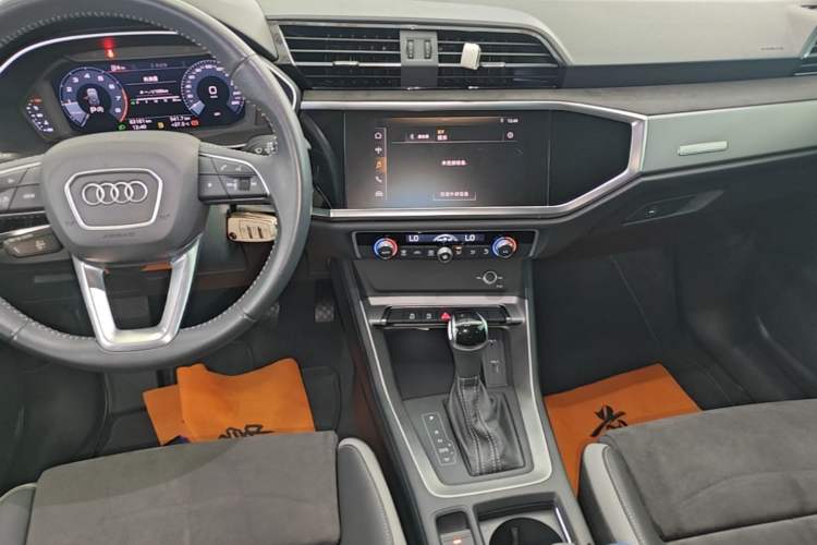 Used Audi Q3 2019 35 TFSI Advanced Dynamic Edition Audio And AC Panel